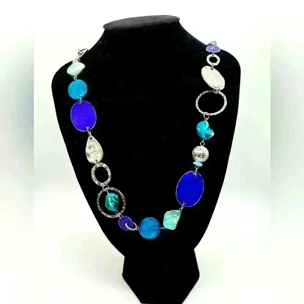 ♦️Women’s 33 inch long necklace, measured open, end to end.